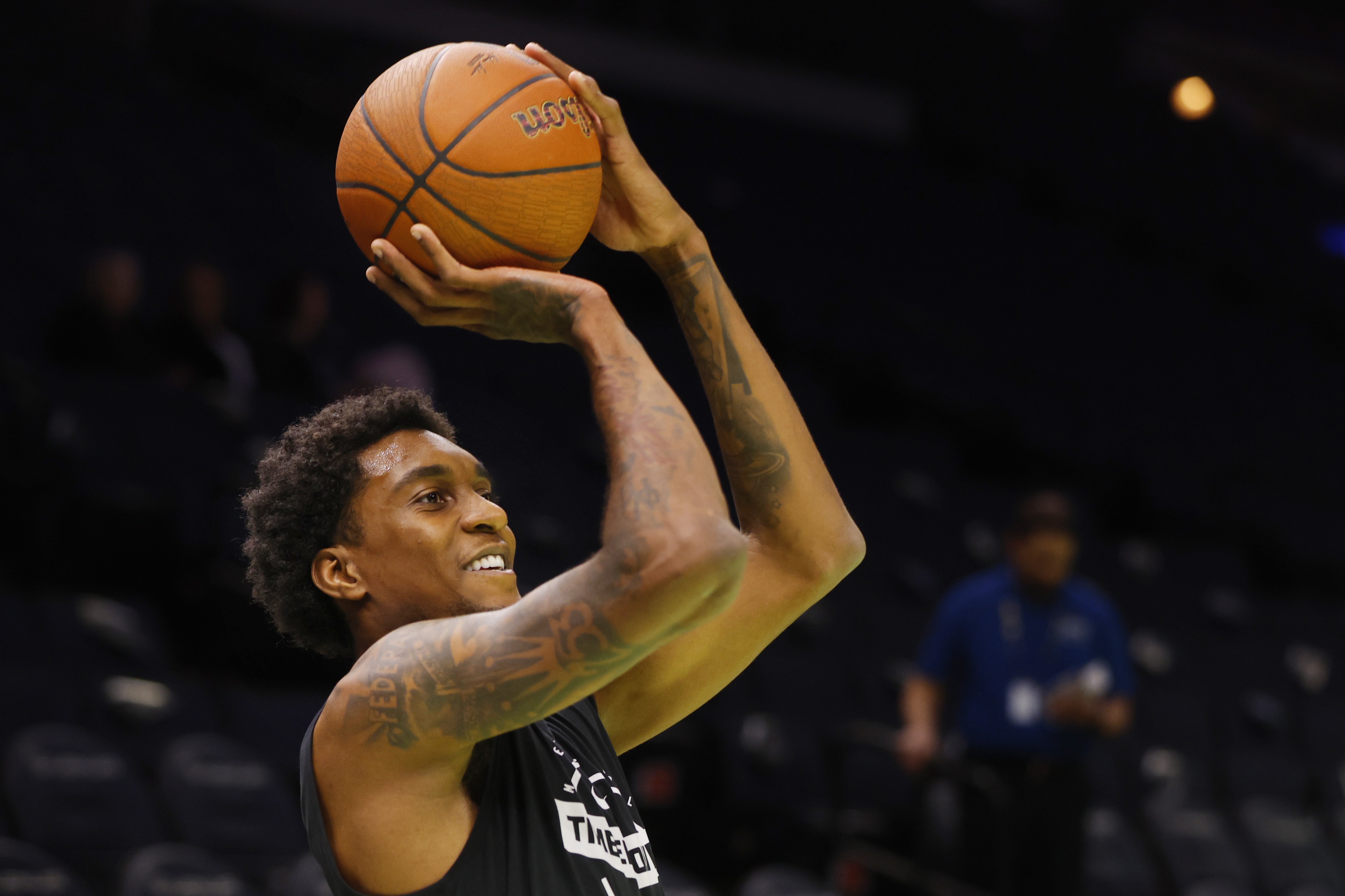 乐鱼体育官方-诸葛连弩开射！麦克丹尼尔斯左右开弓三分三连击 森林狼领先18分