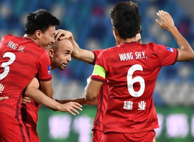 leyu乐鱼体育手机官网入口-【中超】王上源点射何龙海扳平 河南1比1战平申花